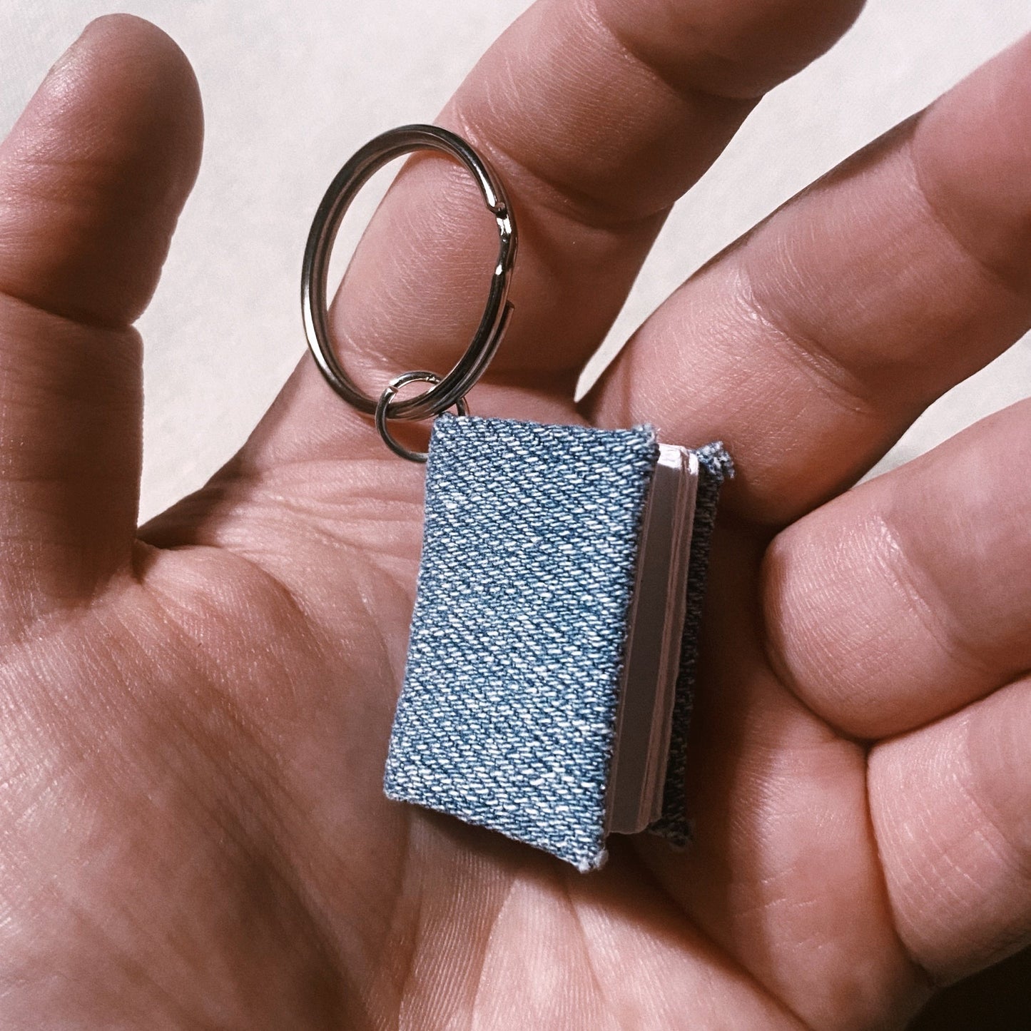 LightJeans Book KeyChain S