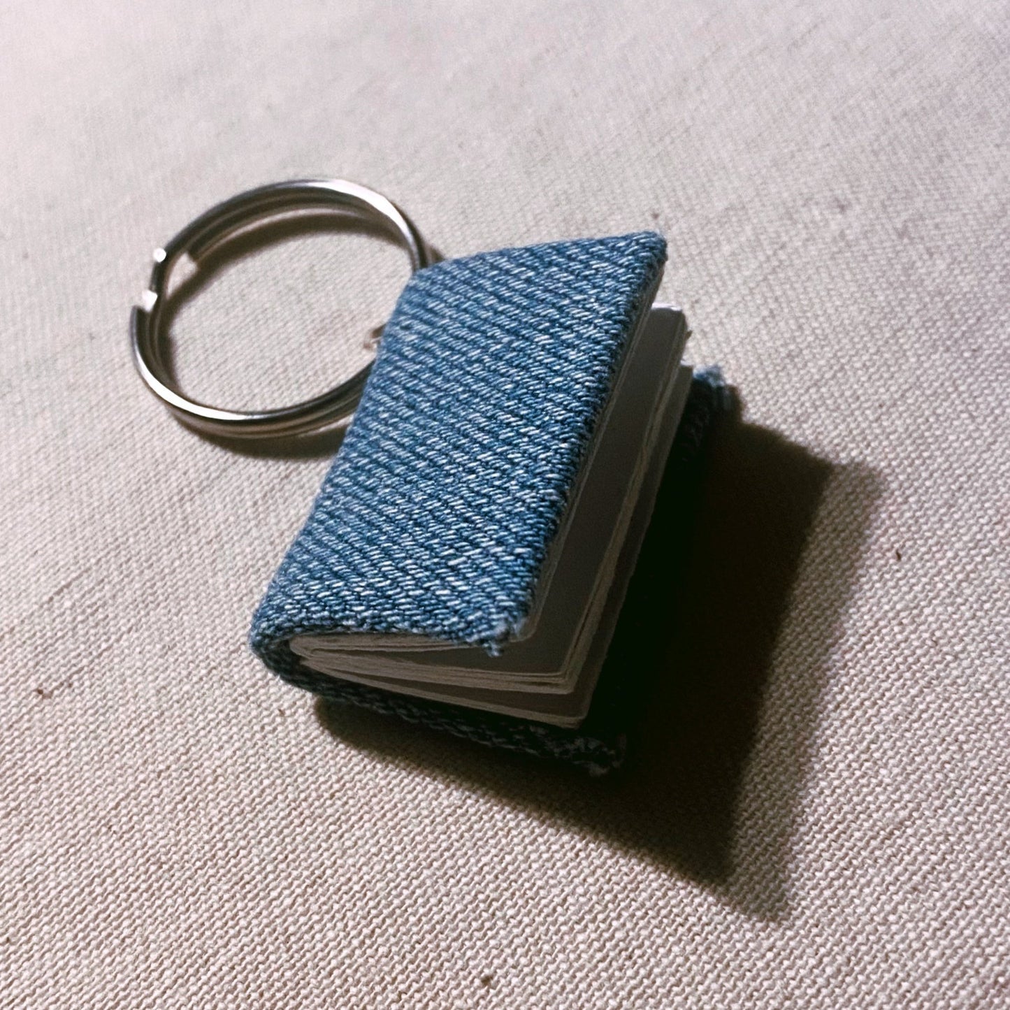 LightJeans Book KeyChain S